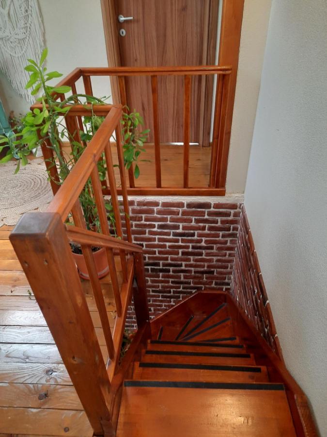 Vintage And Cozy Room, Free Parking, Shared House In The Small Quiet Village Alba Iulia Exterior photo
